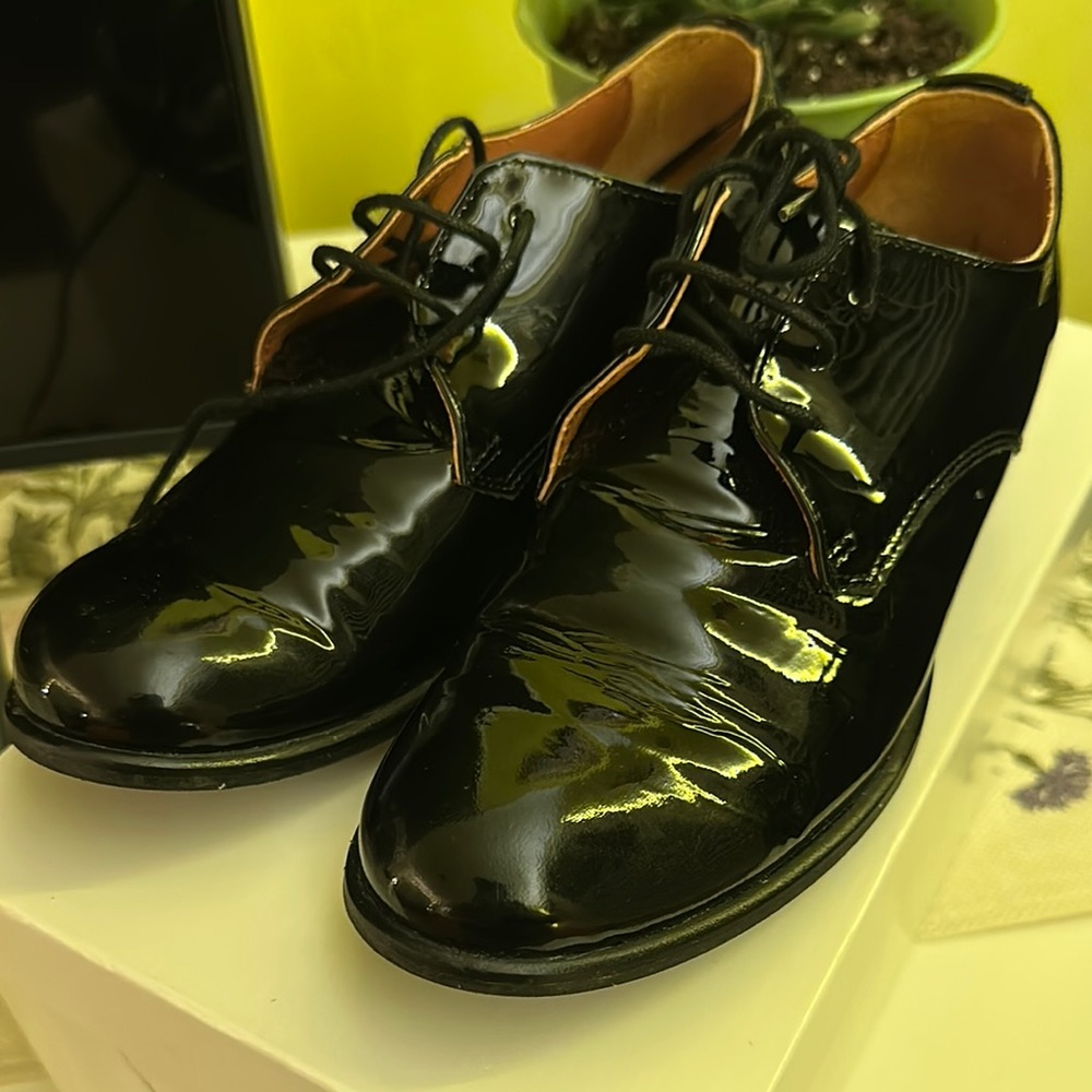 Black Leather Oxford Dress Shoes with Glossy Finish